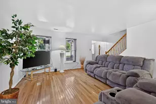 325 Carleton Ln, Mount Laurel, NJ 08054 - Photo 4