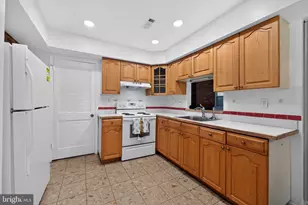 325 Carleton Ln, Mount Laurel, NJ 08054 - Photo 6