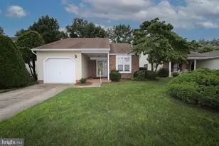 7 Fairfax Dr, Mount Laurel, NJ 08054 - Photo 2