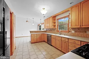 4 Castle Ct, Bordentown, NJ 08620 - Photo 16