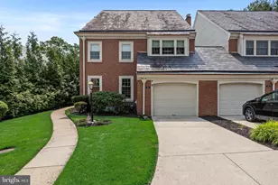 181 Foxwood Dr, Moorestown, NJ 08057 - Photo 2