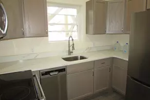 20 Pine St, Beverly, NJ 08010 - Photo 2