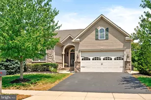 27 Applegate Dr, Florence, NJ 08518 - Photo 1