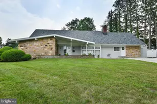 8 Windover Ln, Willingboro, NJ 08046 - Photo 1