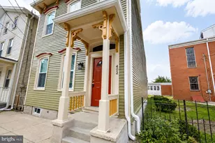 402 Lawrence St, Burlington, NJ 08016 - Photo 2