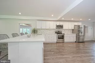 8 Lakeside Dr, Medford, NJ 08055 - Photo 4