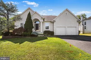 4 Monarch Dr, Burlington, NJ 08016 - Photo 1