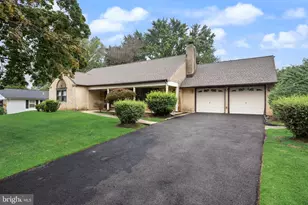 10 Traynor Ln, Willingboro, NJ 08046 - Photo 2