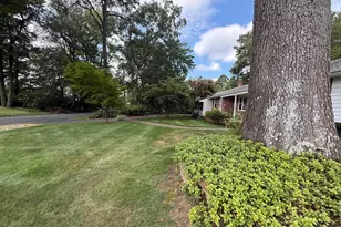 107 N Lakeside Dr E, Medford, NJ 08055 - Photo 2