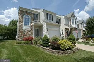 33 Farmington Ct, Bordentown, NJ 08505 - Photo 1