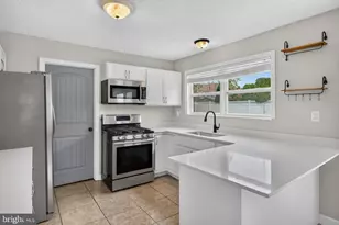 8 Holmes Ln, Marlton, NJ 08053 - Photo 12