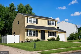 23 Wellington Pl, Burlington, NJ 08016 - Photo 2