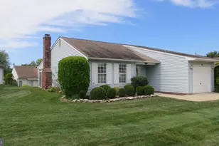 17 Meadowwood Ct, Mansfield Township, NJ 08022 - Photo 2