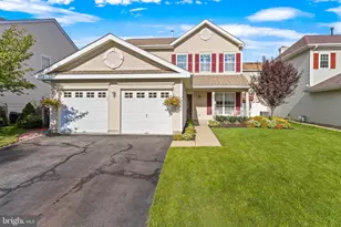 37 Arrowhead Dr, Burlington, NJ 08016 - Photo 2