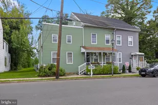 222 Washington St, Fieldsboro, NJ 08505 - Photo 2