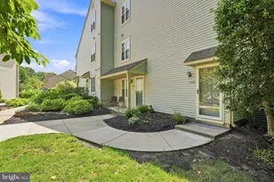 106 Harwood Ct, Mount Laurel, NJ 08054 - Photo 2