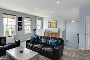 47 Riverwalk Blvd, Burlington, NJ 08016 - Photo 2