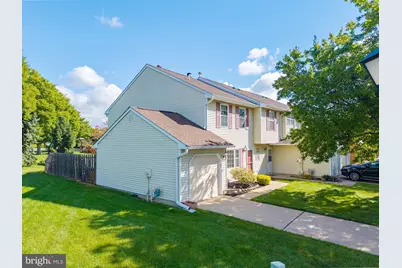 7 Norfolk Court, Bordentown, NJ 08505 - Photo 2