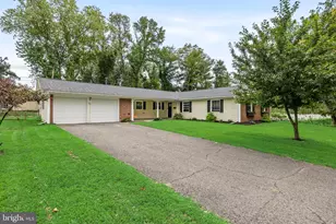 16 Creekview Rd, Willingboro, NJ 08046 - Photo 2