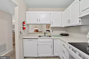 25 S Church Rd, Maple Shade, NJ 08052 - Photo 12