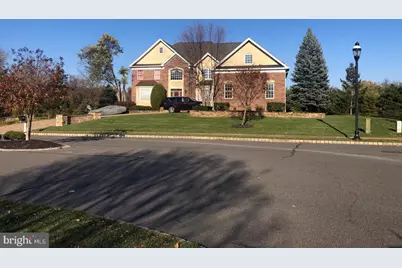 304 Crescent Drive, Bordentown, NJ 08505 - Photo 2