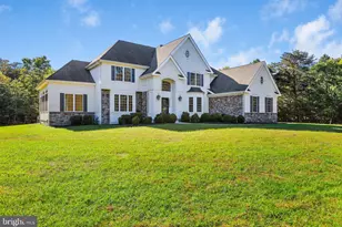 56 Oxford Cir, Southampton Twp, NJ 08088 - Photo 4