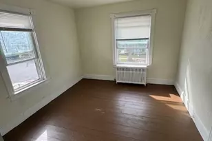 528 E Mulberry St, Millville, NJ 08332 - Photo 8