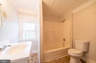 426 W Peach St, Vineland, NJ 08360 - Photo 8