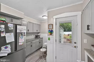 210 E Mulberry St, Millville, NJ 08332 - Photo 10