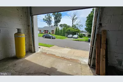 5910 S Crescent Boulevard #6, Pennsauken, NJ 08109 - Photo 2