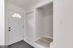 555 W Loch Lomond Dr, Sicklerville, NJ 08081 - Photo 2