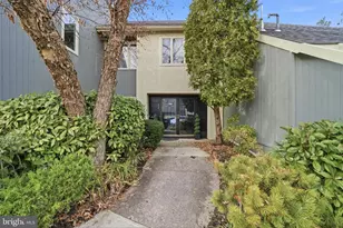 938 Chanticleer Dr, Cherry Hill, NJ 08003 - Photo 2