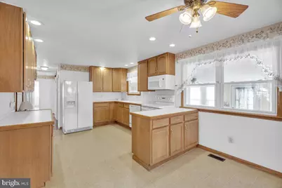 24 Constitution Boulevard, Berlin, NJ 08009 - Photo 6