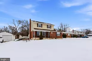 27 Maloney Ct, Bellmawr, NJ 08031 - Photo 2