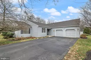 18 Embassy Ct, Cherry Hill, NJ 08002 - Photo 2