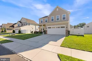 19 Circle Dr, Sicklerville, NJ 08081 - Photo 2