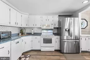 8201 Weymouth Dr, Pennsauken, NJ 08109 - Photo 14