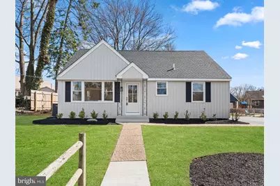 300 W Holly Avenue, Oaklyn, NJ 08107 - Photo 1