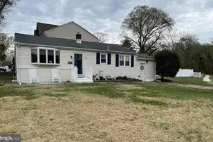 499 Lakeview Dr, Runnemede, NJ 08078 - Photo 1