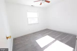 8 Fanelli Ln, Gloucester Township, NJ 08012 - Photo 4