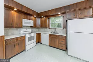 1113 W Valleybrook Rd, Cherry Hill, NJ 08034 - Photo 8