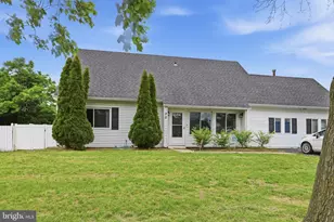 30 Pershing Ln, Sicklerville, NJ 08081 - Photo 1