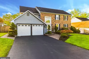 703 Sycamore Ct, Laurel Springs, NJ 08021 - Photo 2