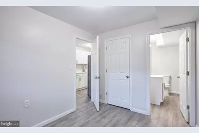 1124 Lake Shore, Camden, NJ 08104 - Photo 8