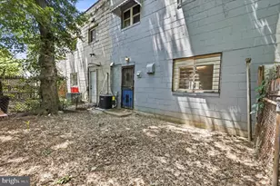 2424 Arnold St, Camden, NJ 08104 - Photo 8
