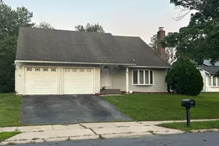 17 Parkhill Ln, Sicklerville, NJ 08081 - Photo 1