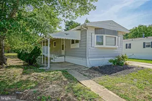 74 Colonial Dr, Chesilhurst, NJ 08089 - Photo 2