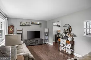 86 Deer Park Cir, Gloucester Township, NJ 08012 - Photo 2