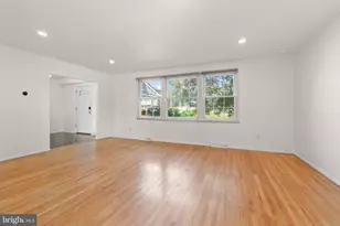 6 Stonebridge Rd, Cherry Hill, NJ 08003 - Photo 4
