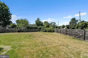 1 Chateau Dr, Cherry Hill, NJ 08003 - Photo 10